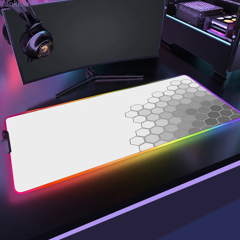 RGB LED Işıklı XXL Gaming Mouse Pad (90x40cm) – Geometrik Tasarım, Kaymaz Taban, Masa Üstü Mouse & Klavye Matı